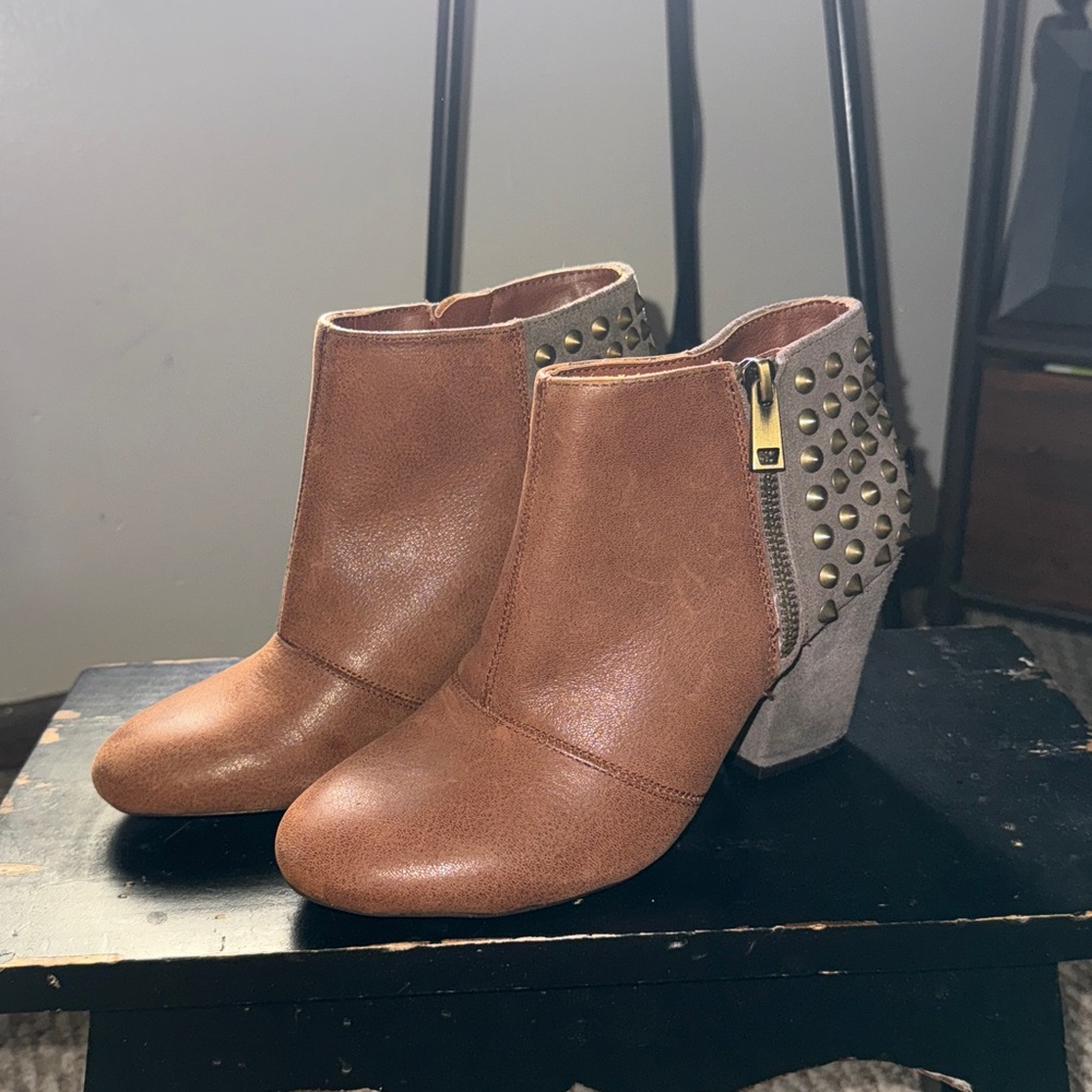 JS- CASINO RICH BOURBON COMBO Studded Ankle Boots